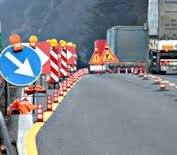 segnaletica-stradale-in-presenza-di-traffico-veicolare